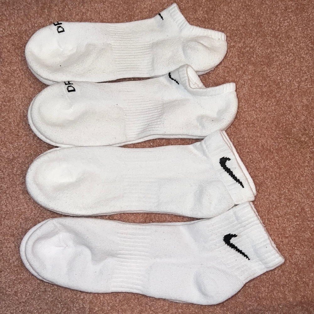 NWOT 4 Pairs Nike Men(8-12) Ankle/ Low White Socks